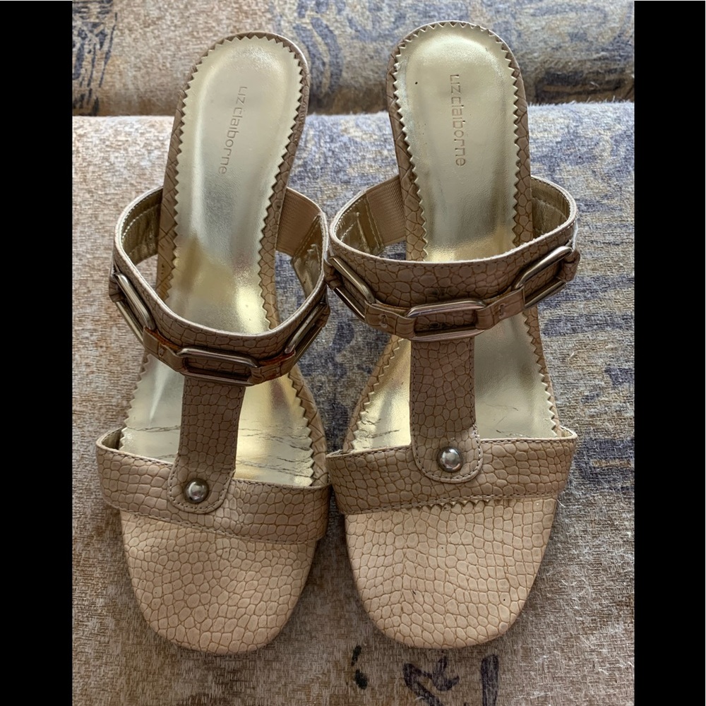 Liz Claiborne woman’s slide on sandals size 8